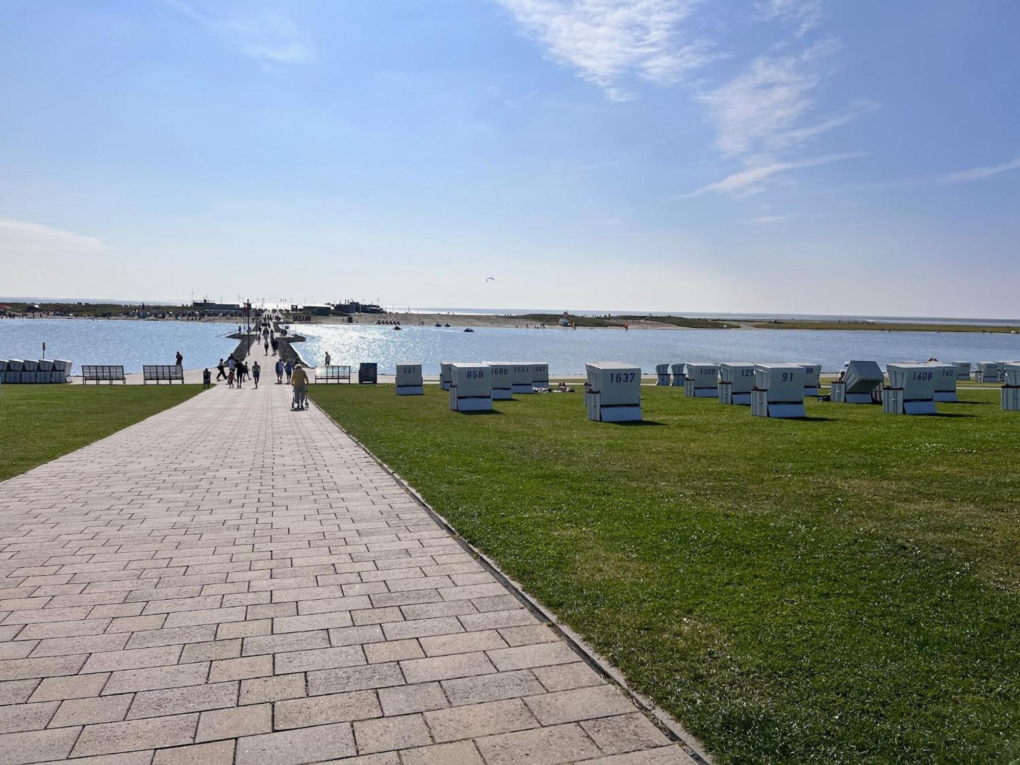 Neu - Frisch Renoviertes Ferienapartment "Waterkant" Büsum Esterno foto